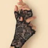 guantes negros en encaje